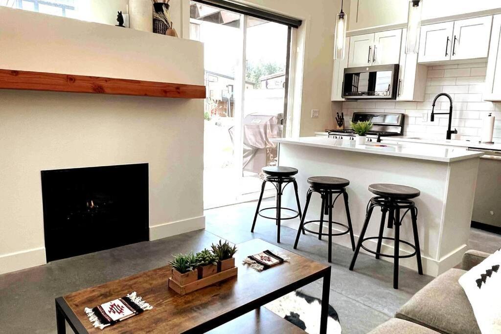 Brand New Upscale Home- Best Location! Whitefish Buitenkant foto